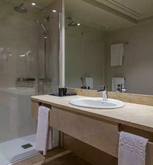 Chambre Quadruple Standard, Bahia