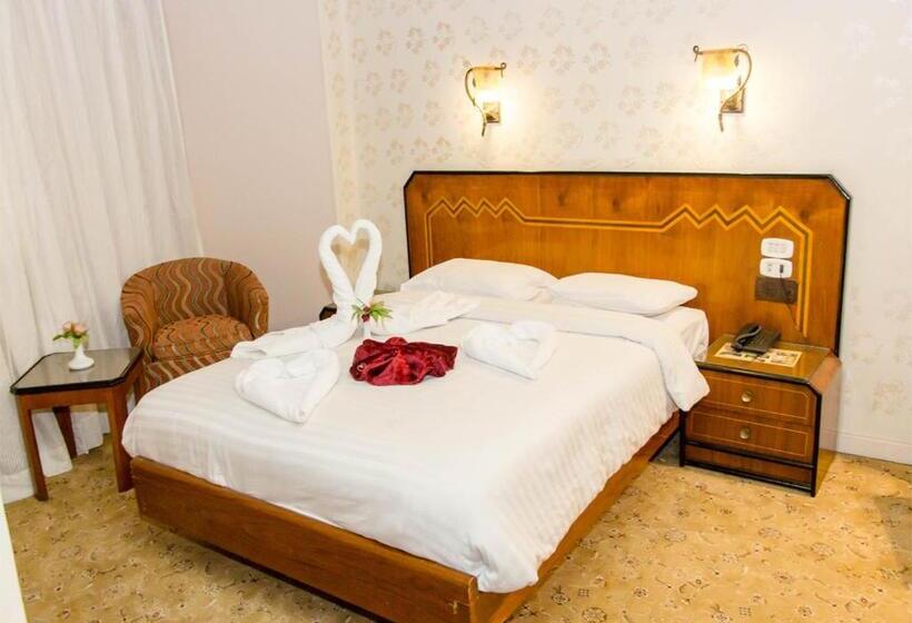 اتاق استاندارد یک نفره, Hor Moheb