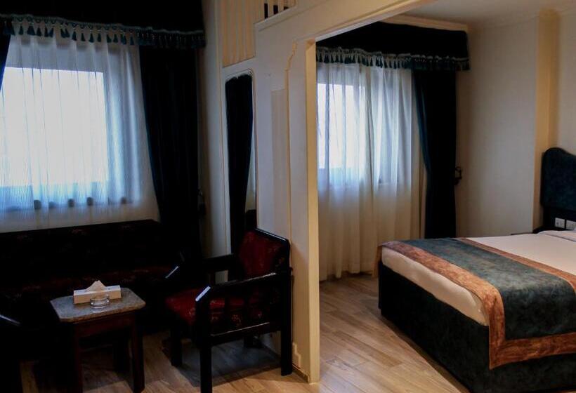 سوییت لوکس, Hor Moheb