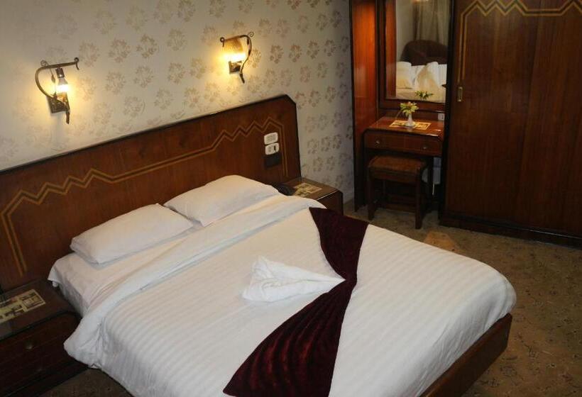 اتاق استاندارد یک نفره, Hor Moheb