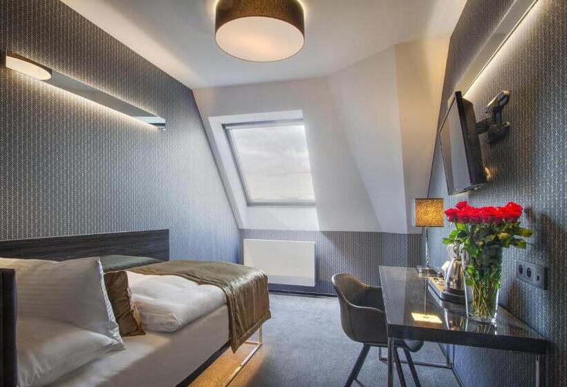 Quarto Estandar Individual, Mucha