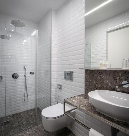 Quarto Estandar, Mucha