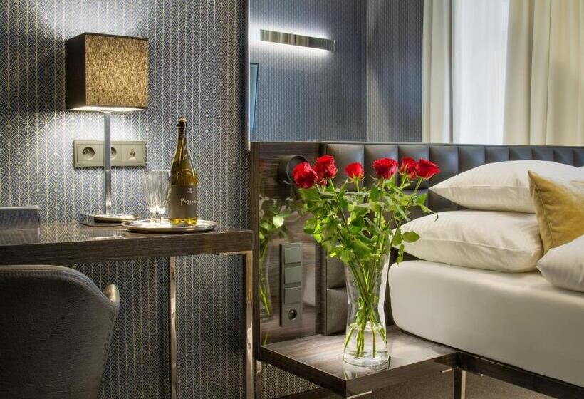 Quarto Estandar, Mucha