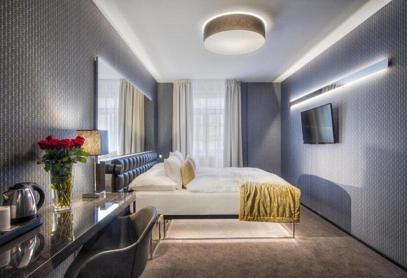 Quarto Estandar, Mucha