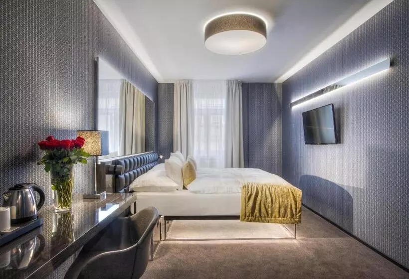 Quarto Estandar, Mucha