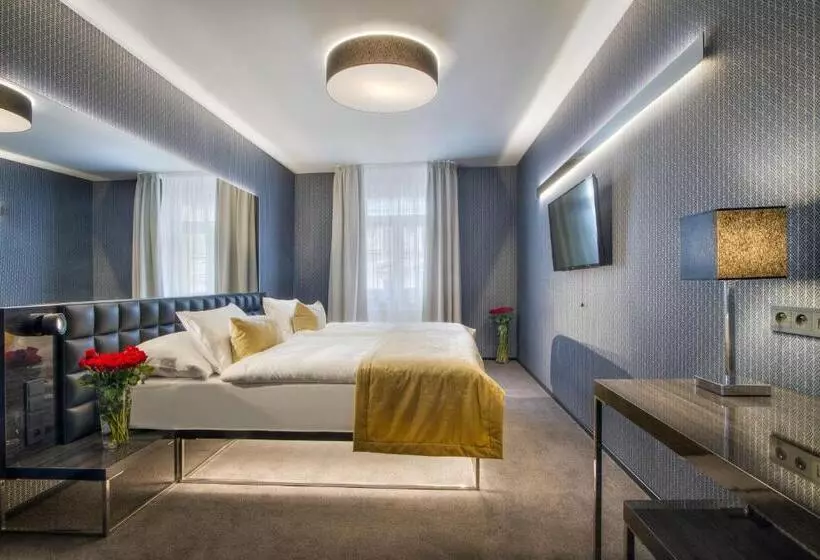 Quarto Estandar, Mucha