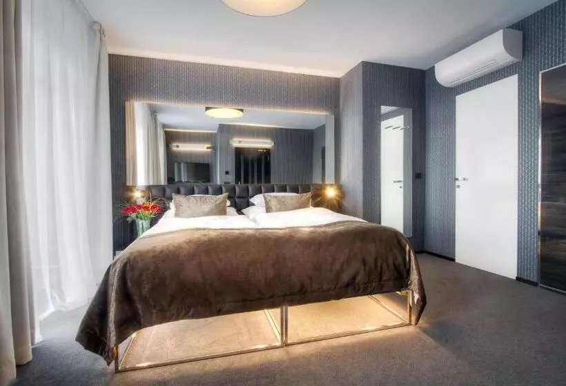 Quarto Deluxe, Mucha