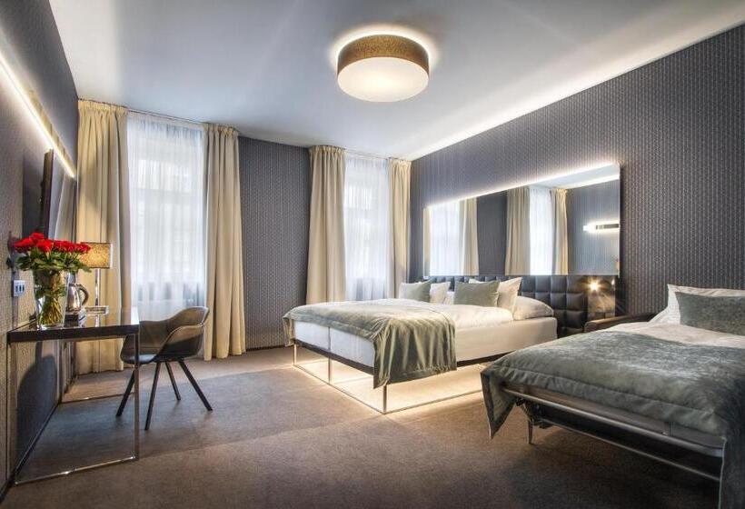 Quarto Triplo Estandar, Mucha