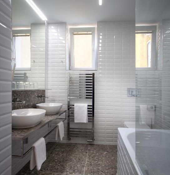 Quarto Quádruplo Deluxe, Mucha