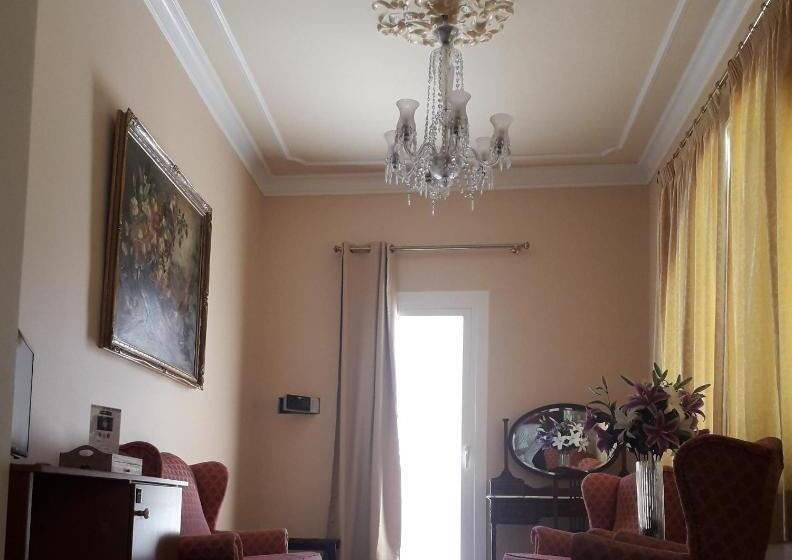 Люкс с Террасой, Noucentista