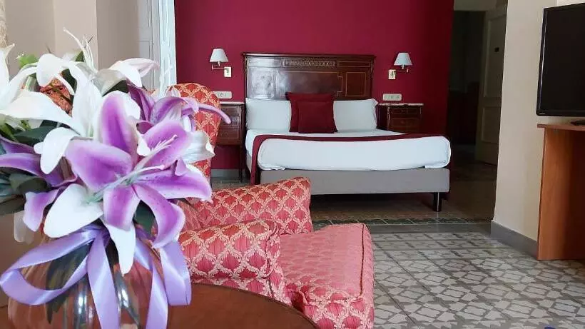Suite with Terrace, Noucentista
