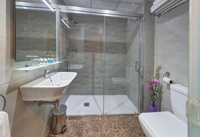 اتاق استاندارد یک نفره, Nuevo Triunfo