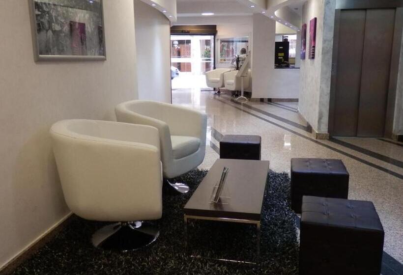 اتاق استاندارد سه نفره, Nuevo Triunfo