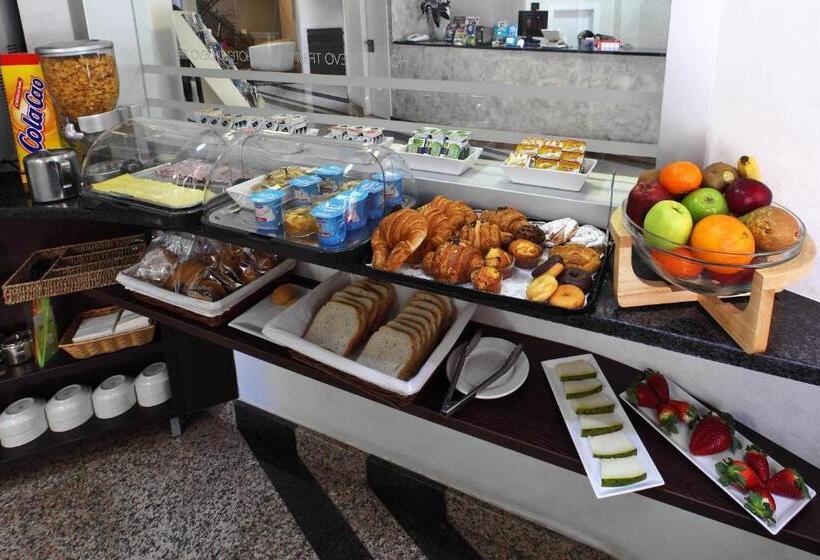 اتاق استاندارد سه نفره, Nuevo Triunfo