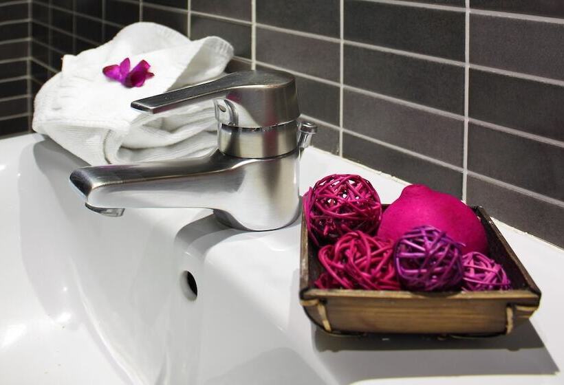 اتاق استاندارد سه نفره, Nuevo Triunfo