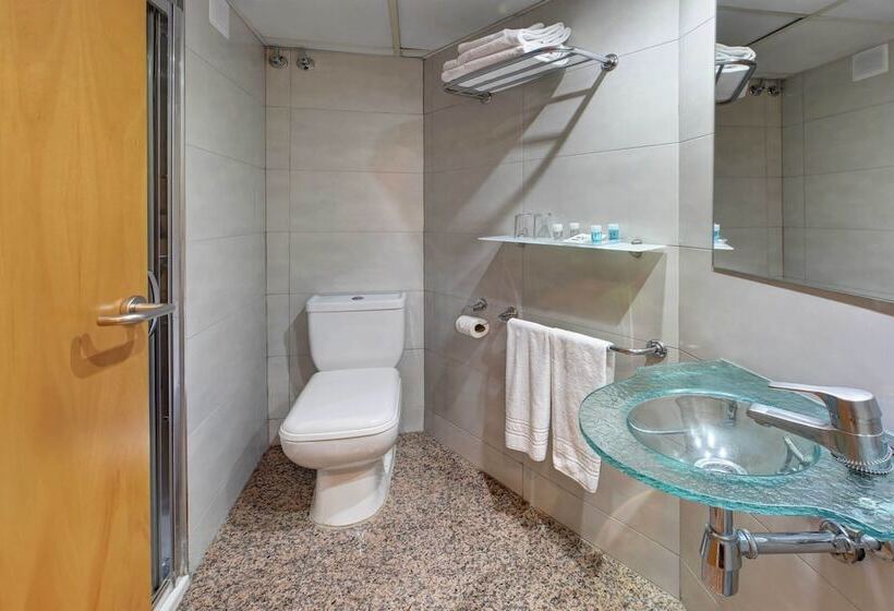 اتاق استاندارد سه نفره, Nuevo Triunfo