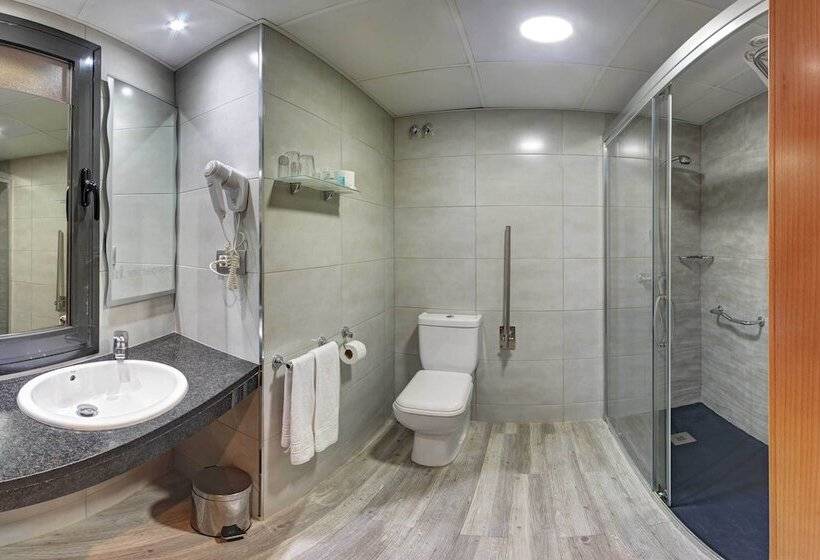 اتاق استاندارد سه نفره, Nuevo Triunfo