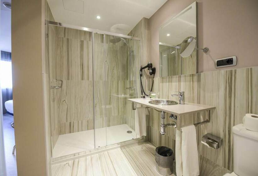 اتاق استاندارد سه نفره, Plaza