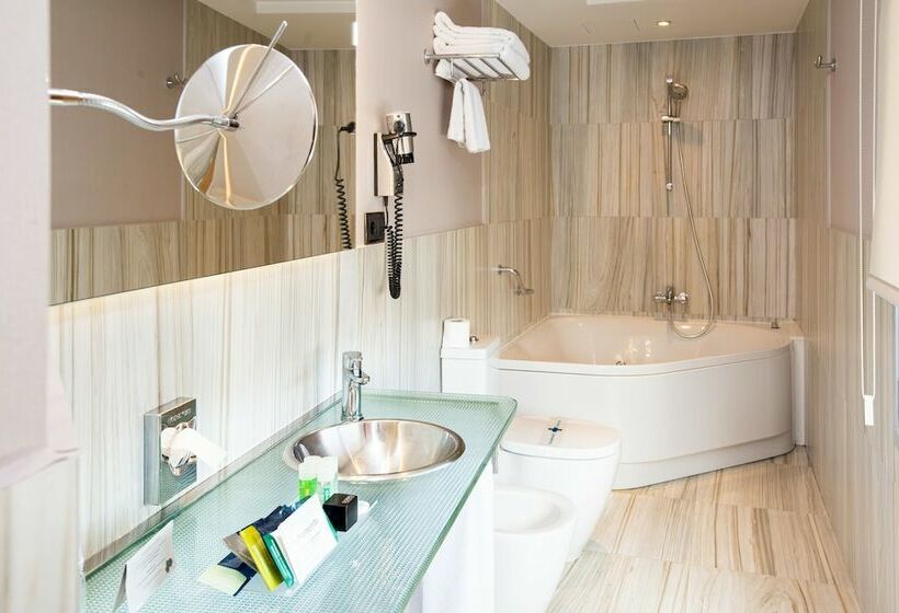 سوییت جونیور, Plaza