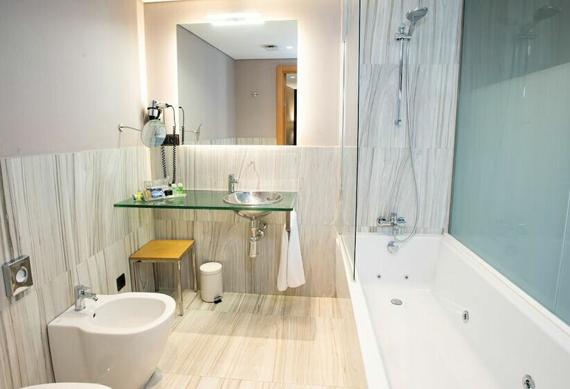 اتاق پرمیوم, Plaza