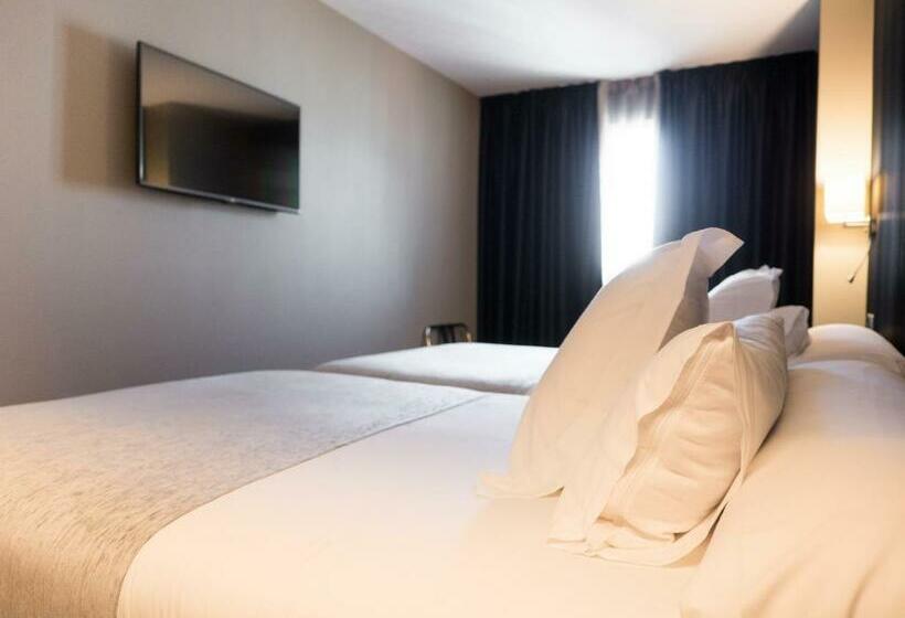 اتاق خانوادگی, Plaza