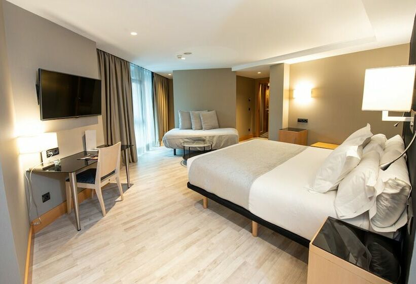 اتاق خانوادگی, Plaza