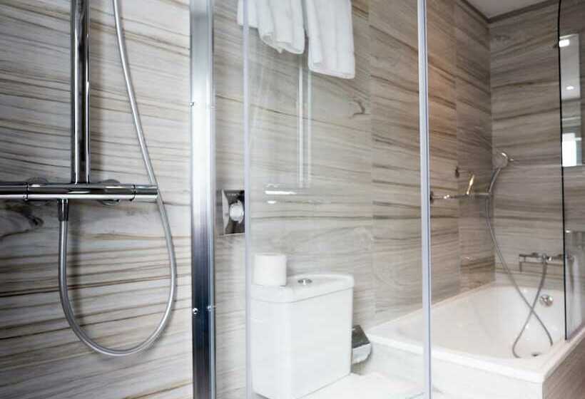 اتاق خانوادگی, Plaza