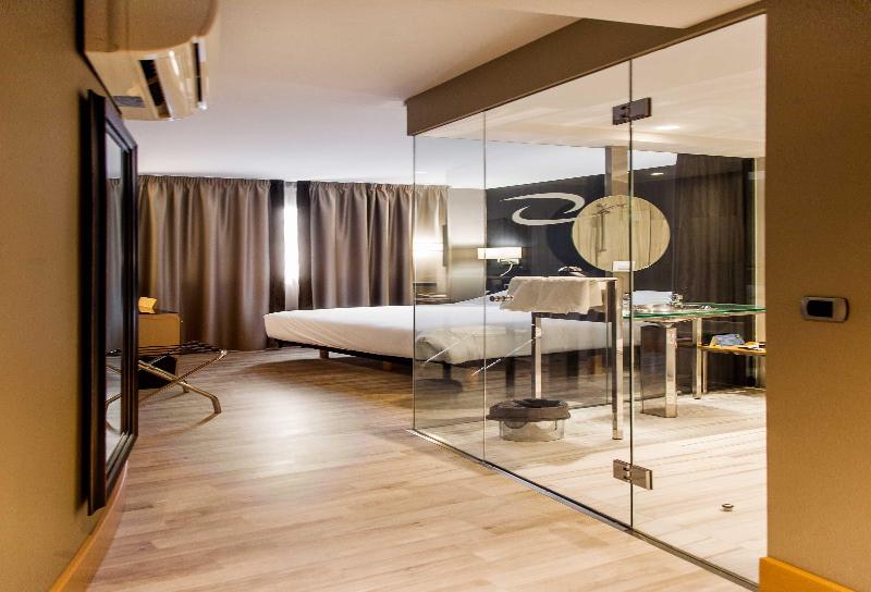 اتاق استاندارد, Plaza