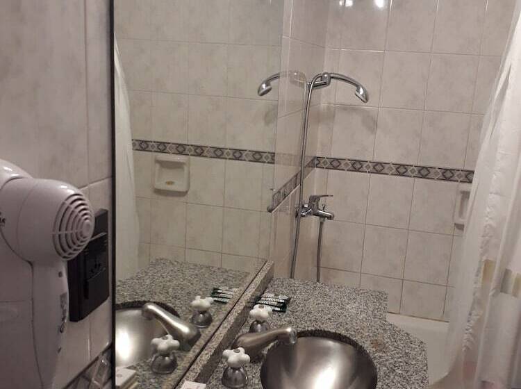اتاق استاندارد سه نفره, Plaza Roma