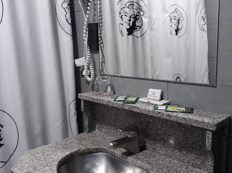 اتاق استاندارد سه نفره, Plaza Roma