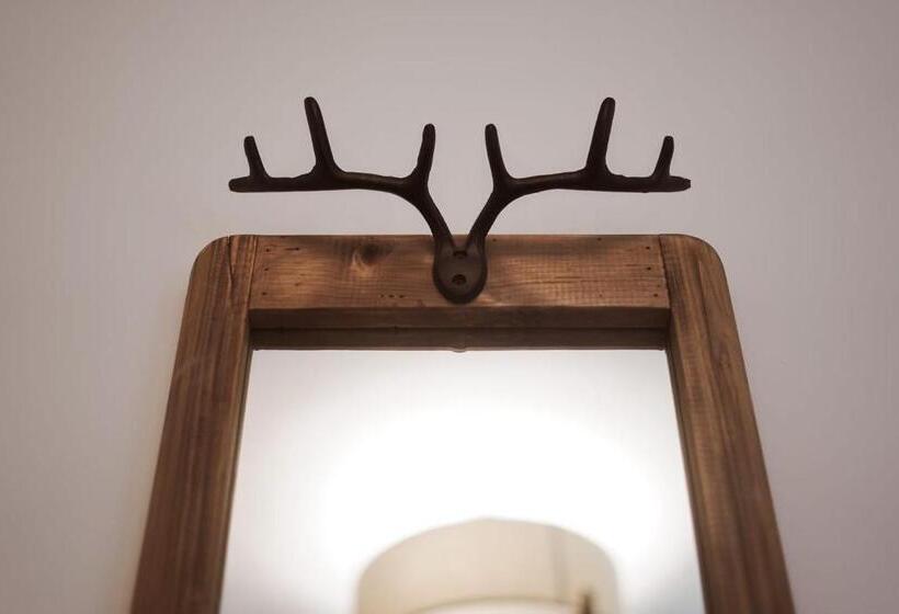 חדר דלוקס לשלושה, Royal Oak