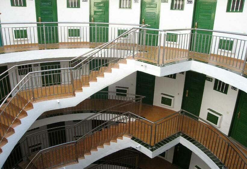 דירת חדר, Las Faluas