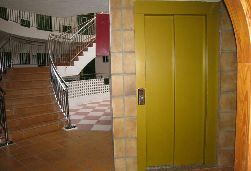 דירת חדר, Las Faluas