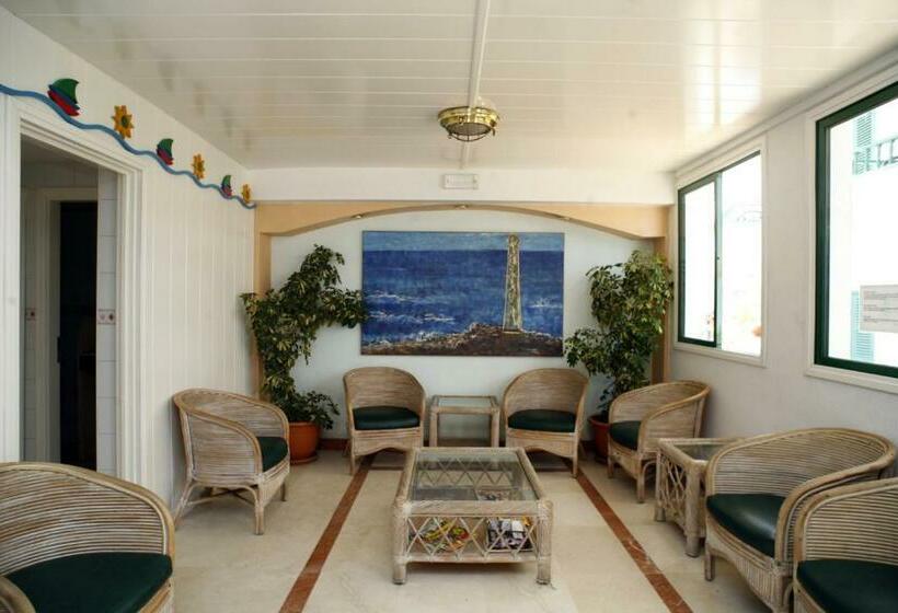 דירת חדר, Las Faluas