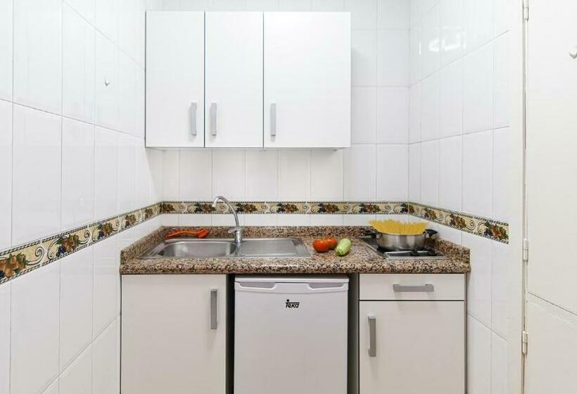 דירת חדר, Las Faluas