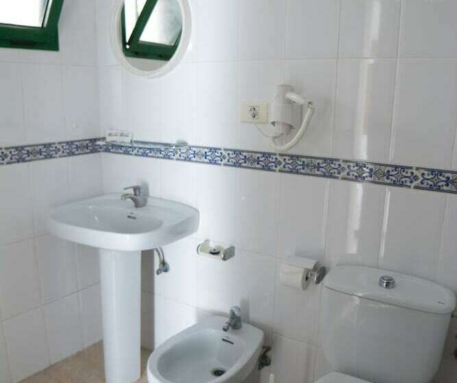 דירת חדר, Las Faluas