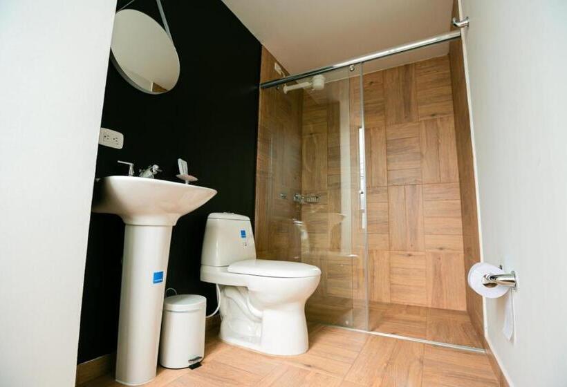 اتاق لوکس, Orange Wild