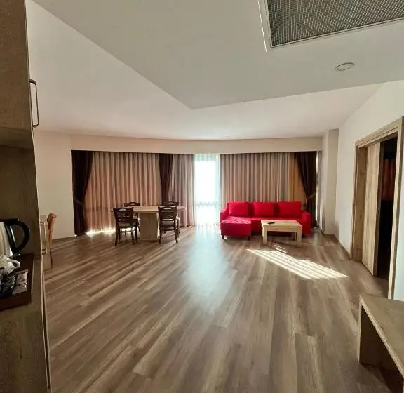 キングサイズベッドのスイートルーム, Devrek Otel