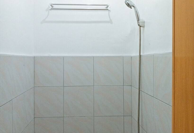 اتاق خانوادگی, Reddoorz Near Baclay Drive Super Metro