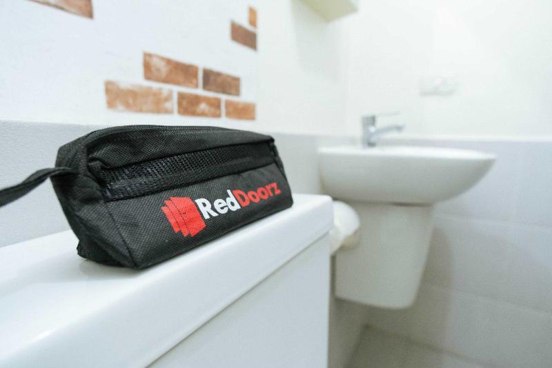 اتاق خانوادگی, Reddoorz Near Baclay Drive Super Metro