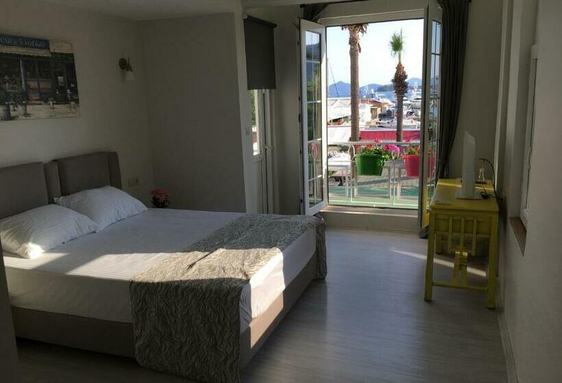 海景标准间带阳台, Göcekinn