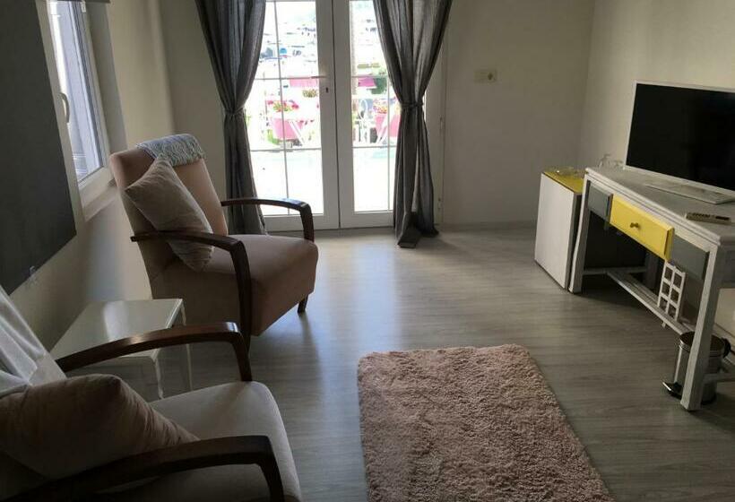 海景标准间带阳台, Göcekinn