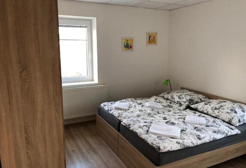 Номер Стандарт Трехместный, Motel Red Oil