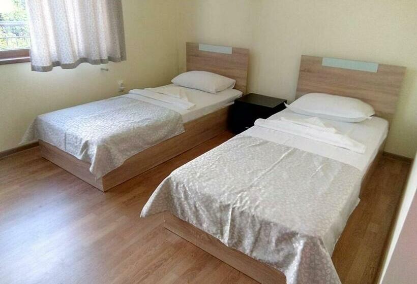 اتاق استاندارد با بالکن, Alfa Guest House Free Parking