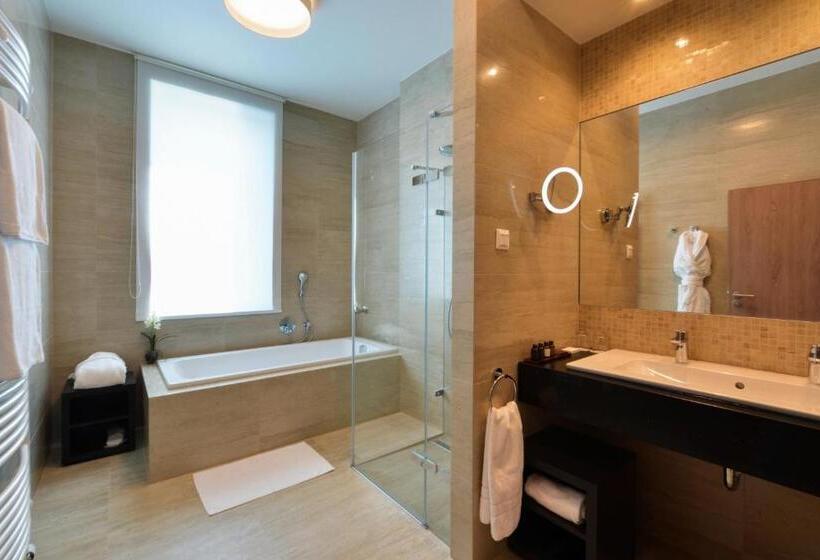 סוויטת סופריור, Grid