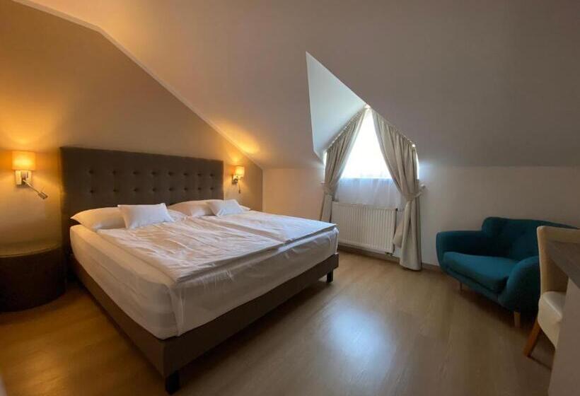 标准间, Magistr Vsetín