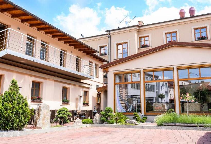 标准间, Magistr Vsetín