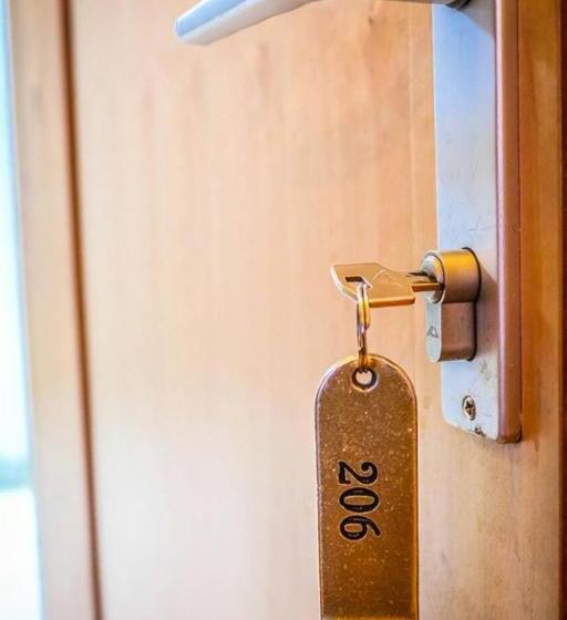 اتاق لوکس, Motel Gas Petrol