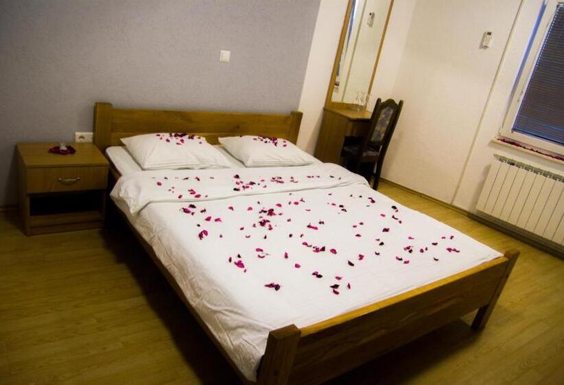 اتاق لوکس, Motel Gas Petrol