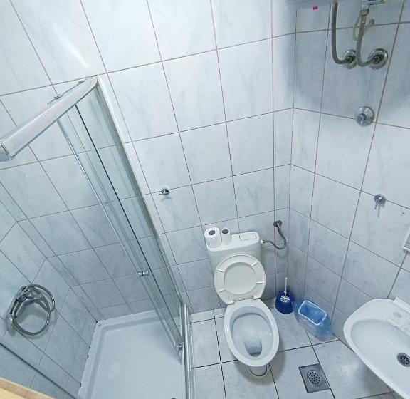 اتاق راحتی سه تخته, Motel Gas Petrol